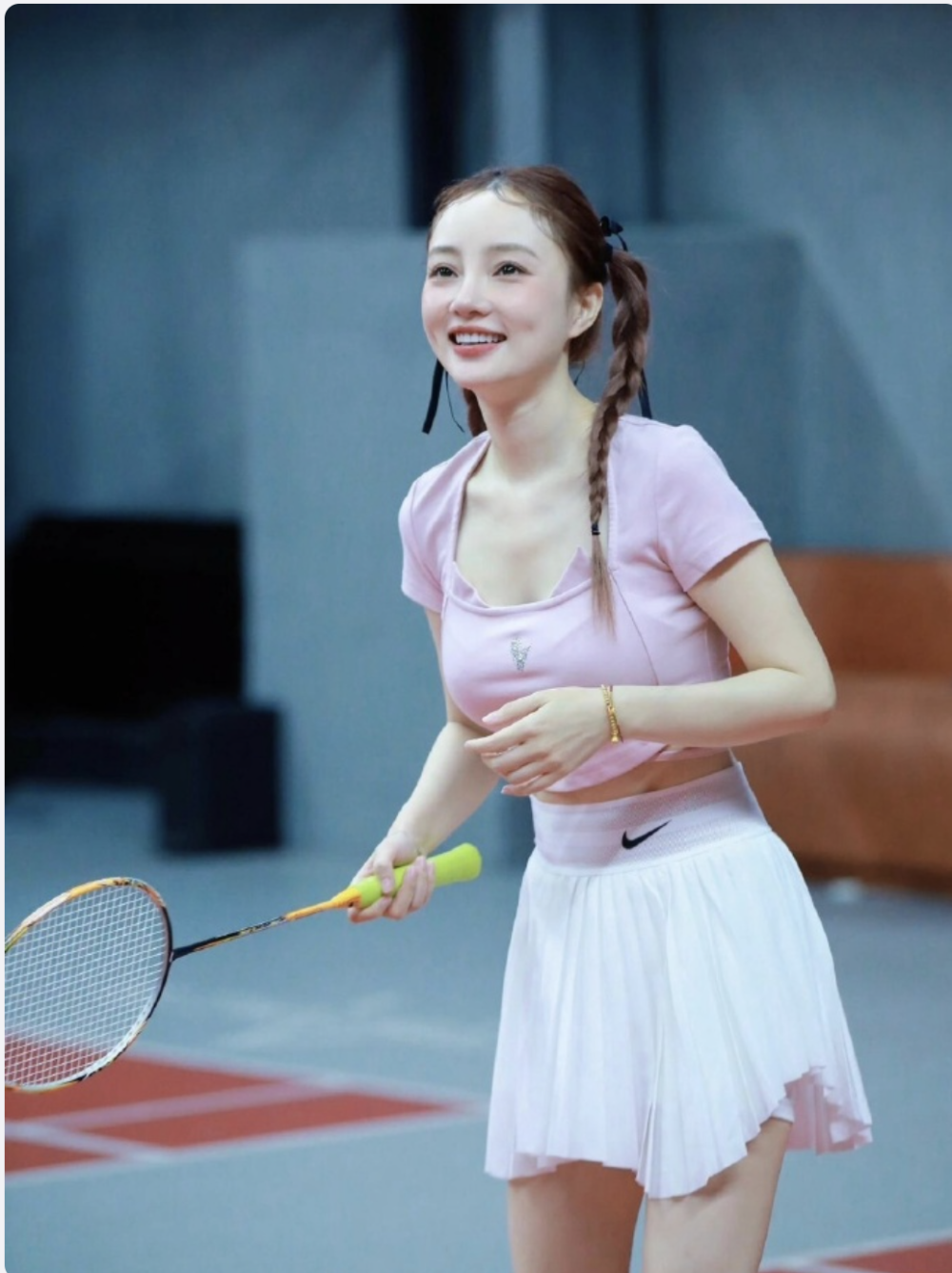 42岁李小璐逛商场,穿百元polo衫,她和贾乃亮已走上截然不同的路