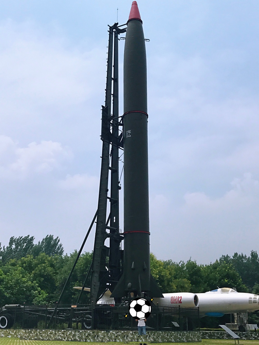 他用一个反常规方法解决了首枚国产导弹df2射程不达标的问题