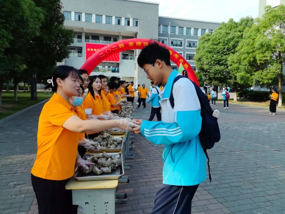寿县中学举行端午节助力高考活动