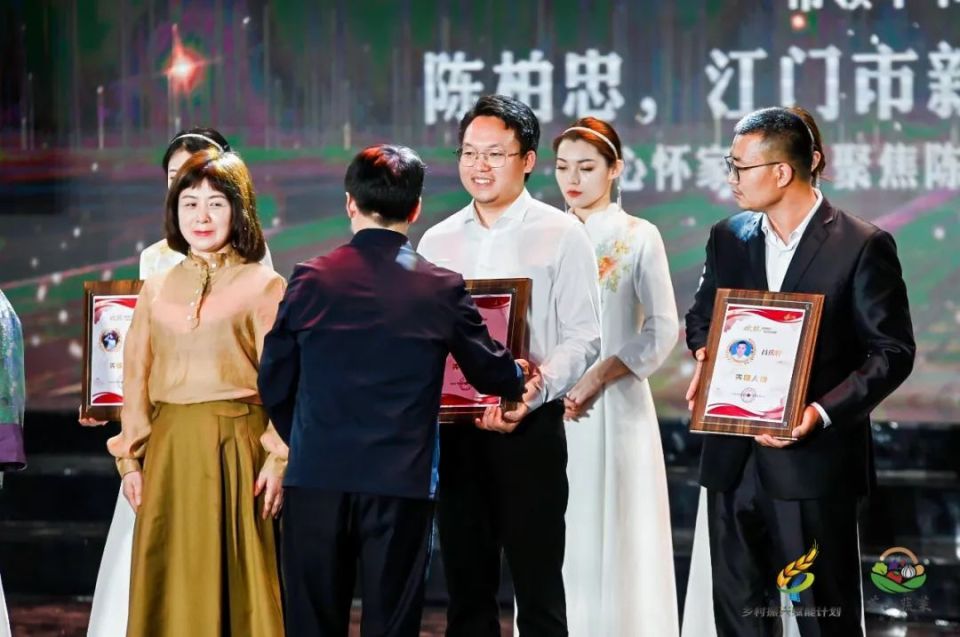 中央农业广播电视学校党委书记,中国农民体育协会秘书长刘明国为5位