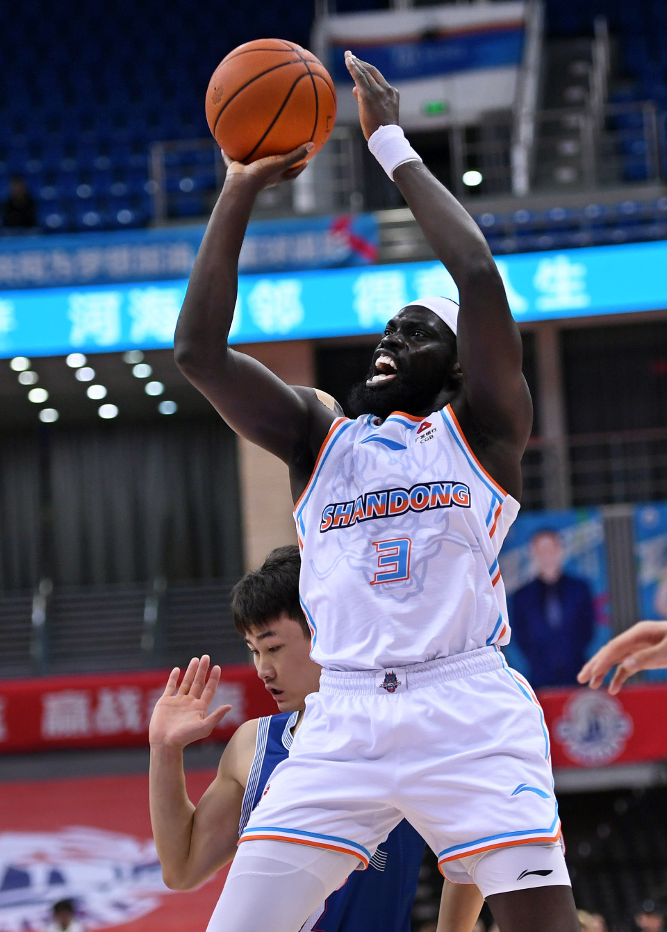 篮球cba常规赛青岛国信水产胜山东高速