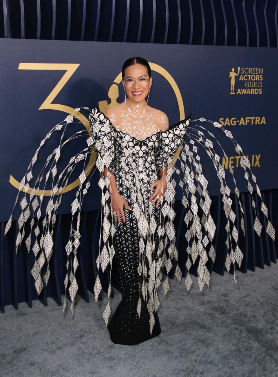 美国这一夜,女星个个风情万种,却被石头姐的雪白腋窝抢走了风头_腾讯