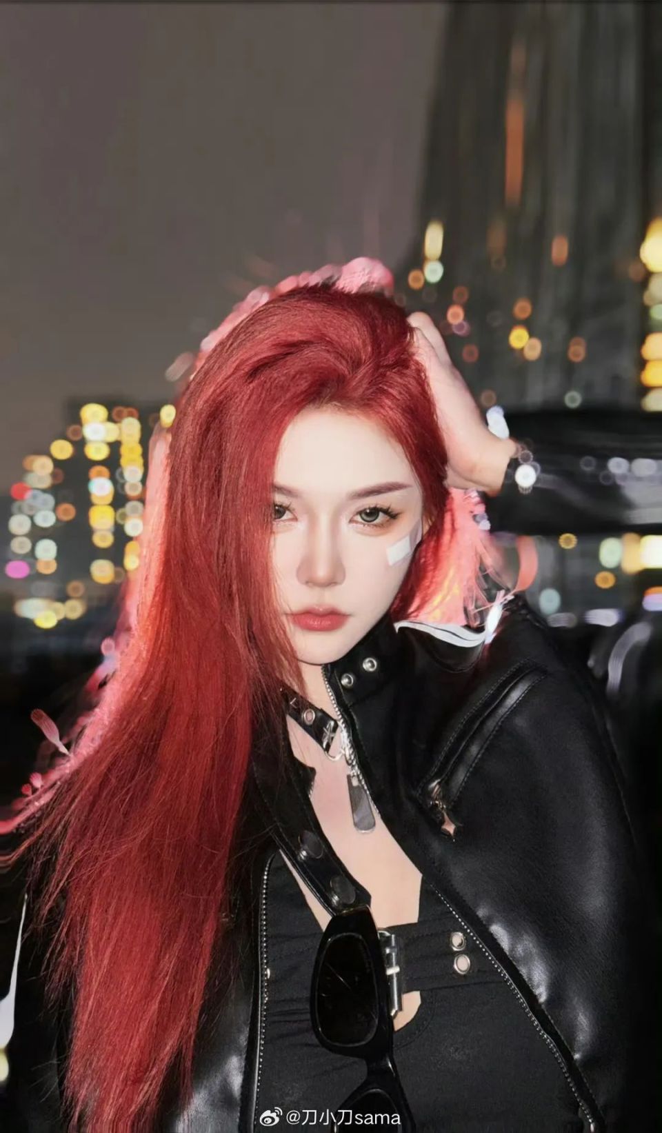 她就是网红刀小刀在所有变装网红中脱颖而出有一名网红突出重围想必