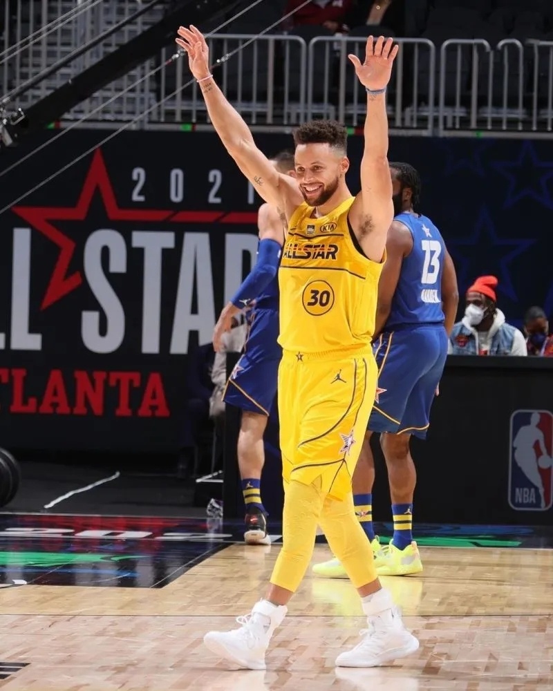 库里火了8年终于过时了!