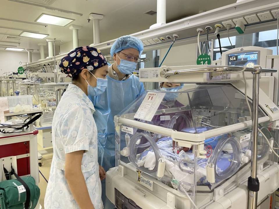 爱与守护的"生命奇迹":24周超早产儿成功存活出院