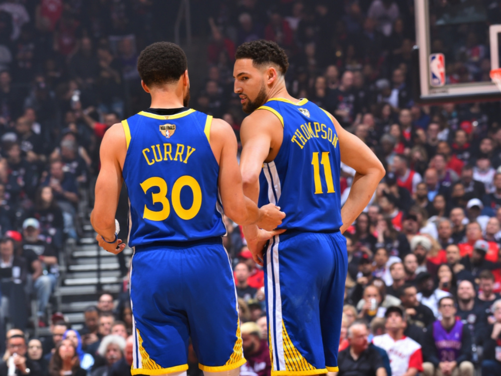 库里狂轰325率队终止六连败汤普森状态回暖申京空砍3013