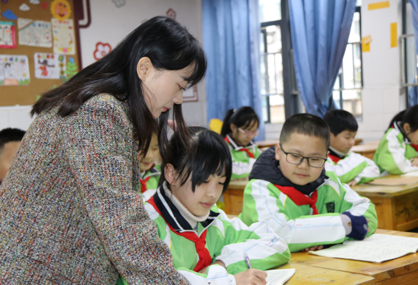 老城中心小学老师照片图片