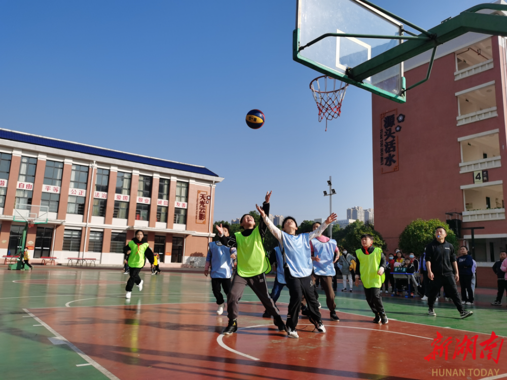长沙县泉塘小学:校园篮球赛让学生课间动起来-腾讯新闻