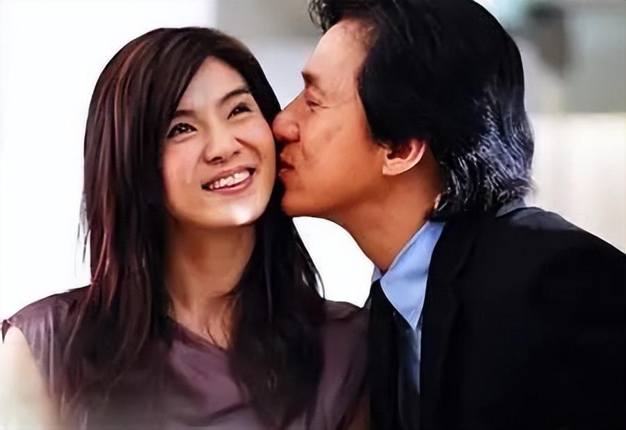 除成龙外,杨采妮在娱乐圈的贵人多得数不过来,这和她早年间随和的性子