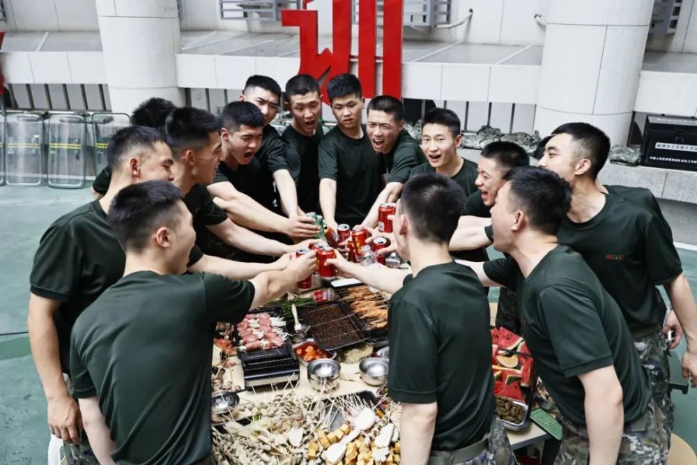 浓情端午,北京武警官兵乐享其"粽"_腾讯新闻