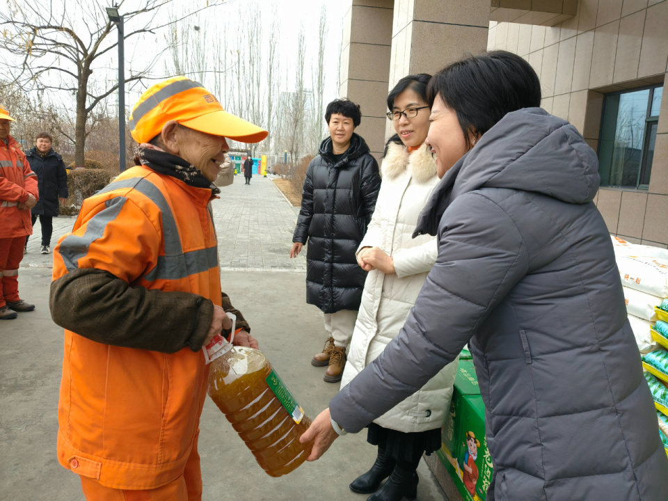 银川市西夏区总工会慰问一线职工 腾讯新闻