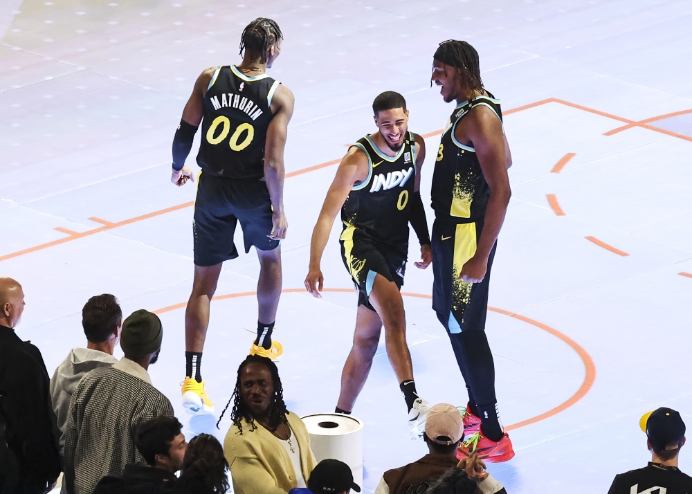 篮球——NBA全明星：步行者队获技巧赛冠军