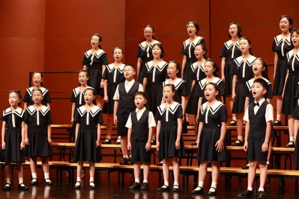 来自全国各地74支少儿合唱团齐聚清华大学蒙民伟音乐厅用音乐诠释热爱