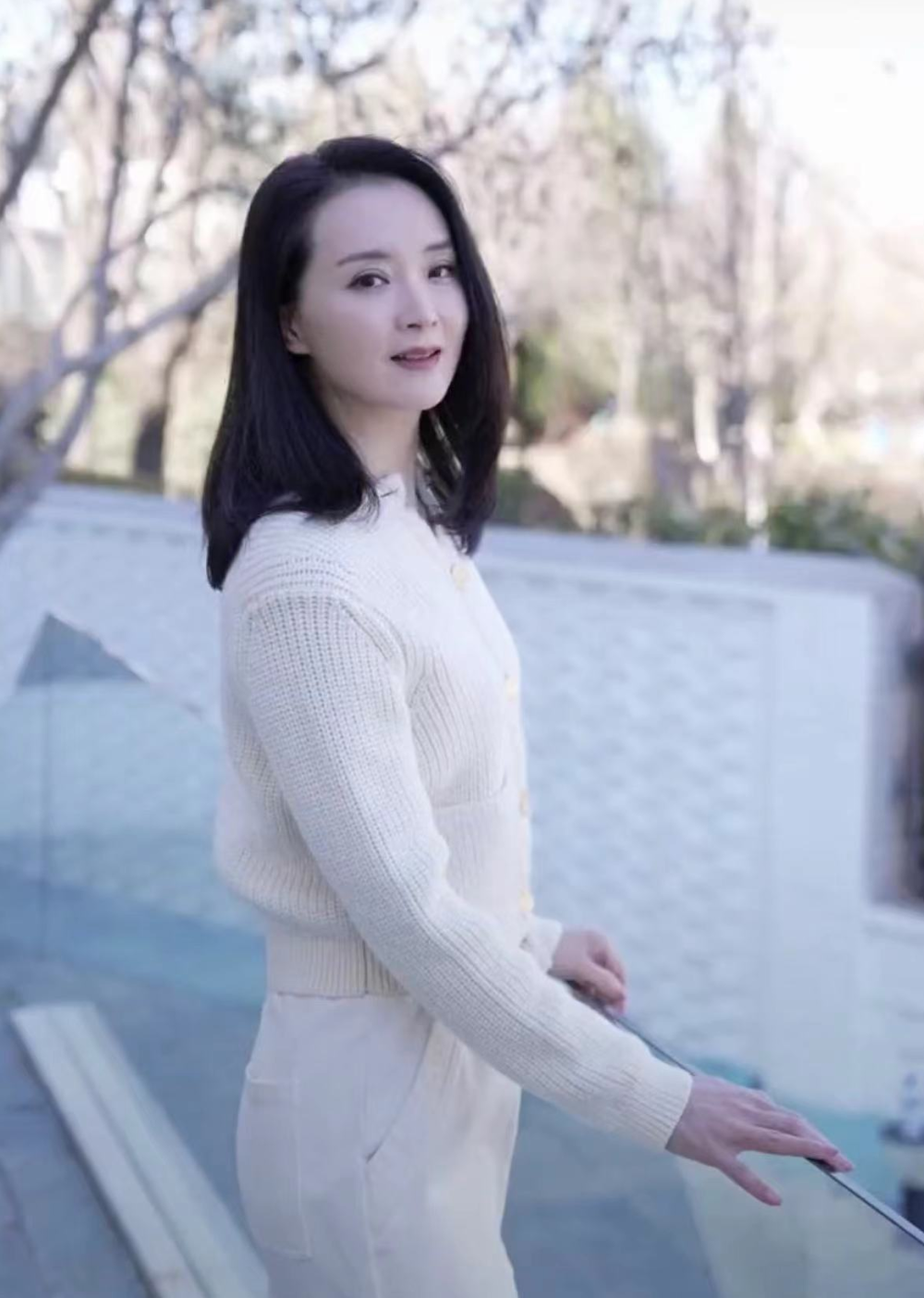 网传王艳婆婆去世,嫁入豪门照顾婆婆多年,对方将其当孙女宠爱_腾讯