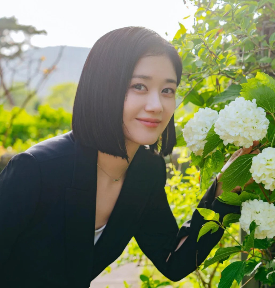 43岁张娜拉的状态保养得也太好了!