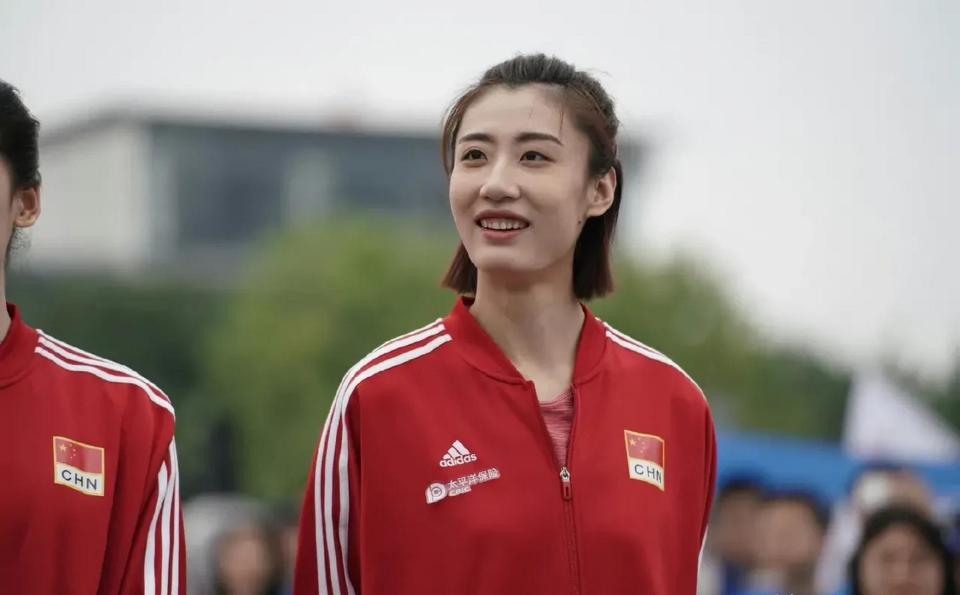 唏嘘!女排世界冠军疑似留洋受阻,4大豪门哄抢,天津或不愿放人