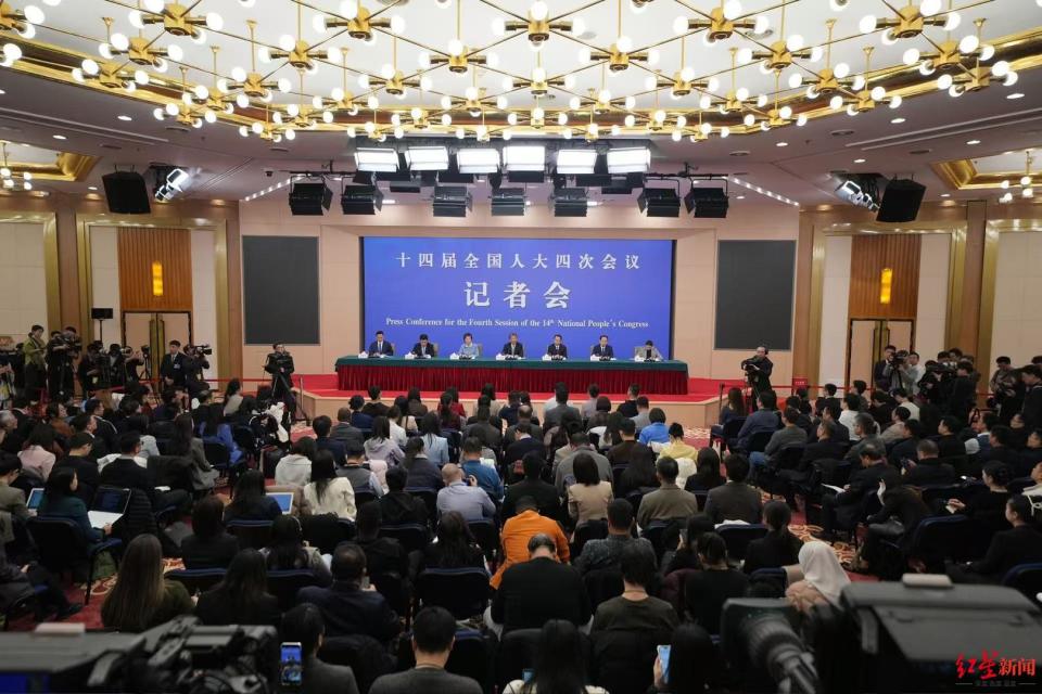 教育部部长：学生总体近视率实现“四连降” 让学生身上有汗、眼里有光_腾讯新闻
