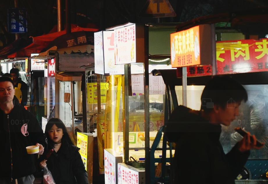 夜市,作为天南地北小吃的汇集地,是丽水人吃夜宵必去逛一逛的地方.