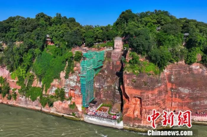 中国石窟|雷玉华:上千年来,乐山大佛为何一直像川剧在"变脸"?