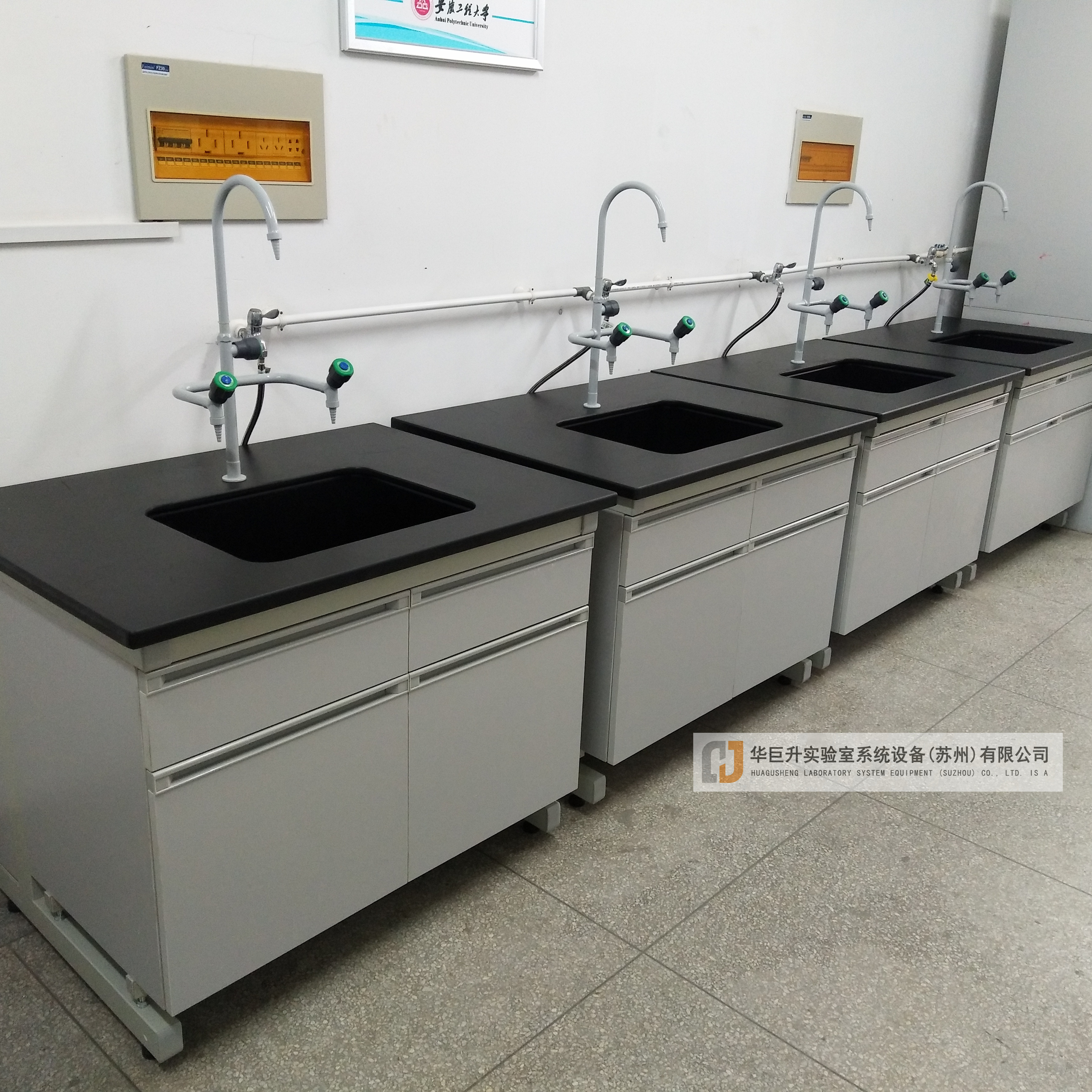实验室三联水龙头:小部件,大作用