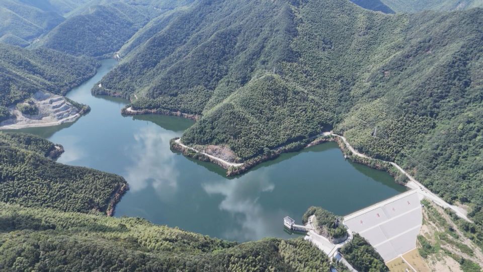 日前,象山县平潭水库提升改造工程通过完工验收,并形成了工程完工验收