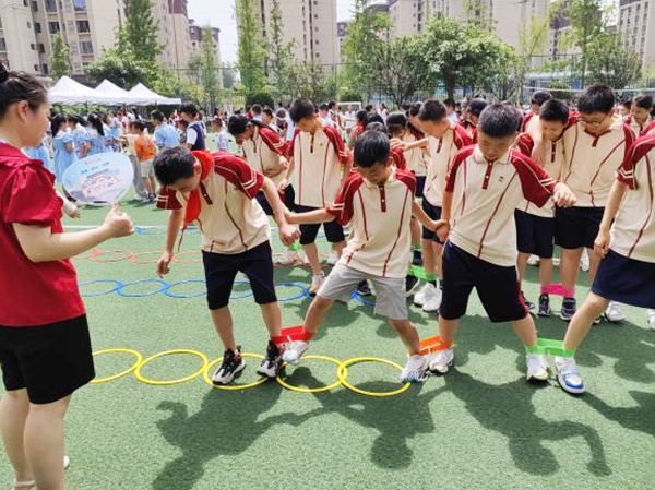 成都市太平寺西区小学开展"心晴启航 守护成长"心理游园活动