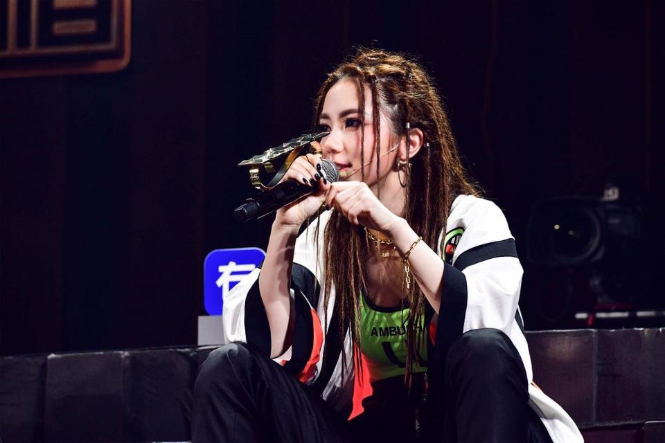 而朴宰范更是这档节目首次邀请的外国导师,潘玮柏虽然也是外国籍,不过