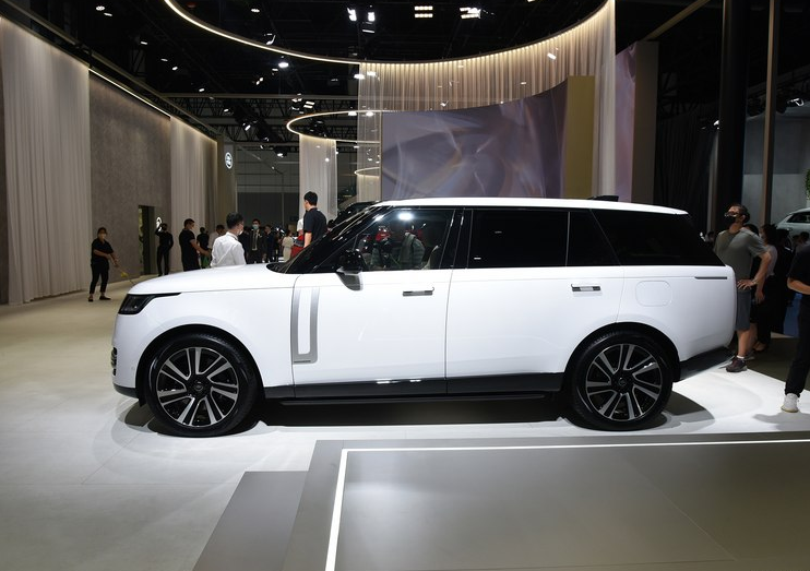 2024款路虎揽胜插混版上市售价2218万元谁是它的买家