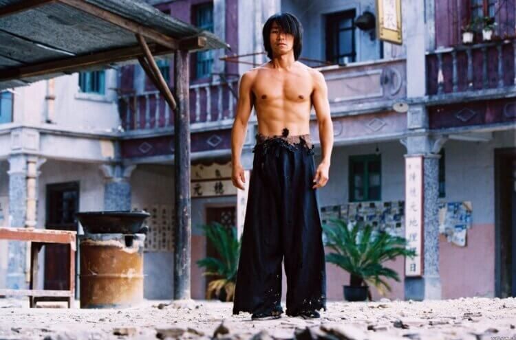 《功夫》:到底是周星驰电影生涯的巅峰还是分水岭?