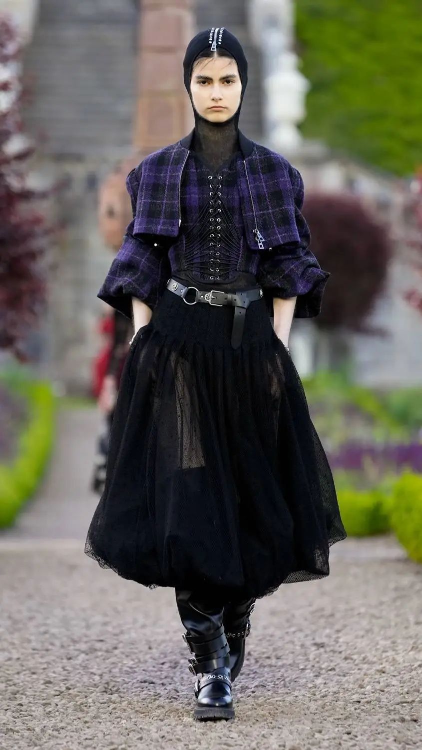 dior迪奥2025早春度假系列发布!(古堡花园掠影)