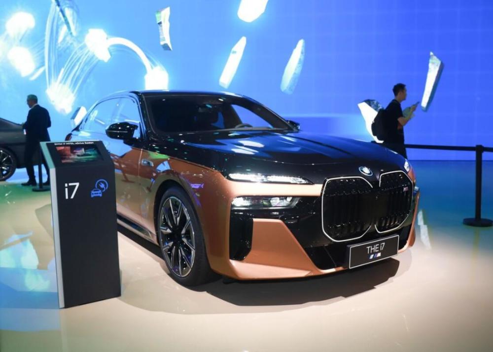 现役最强宝马电动车全新宝马i7m70l上海车展实拍图曝光