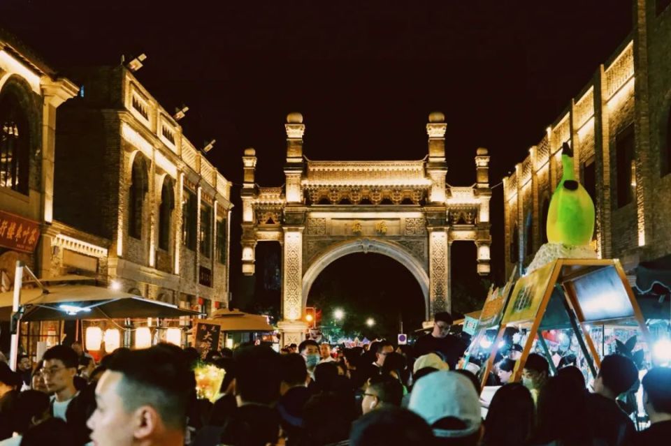 03万人次!西大街"五一"假期好"热