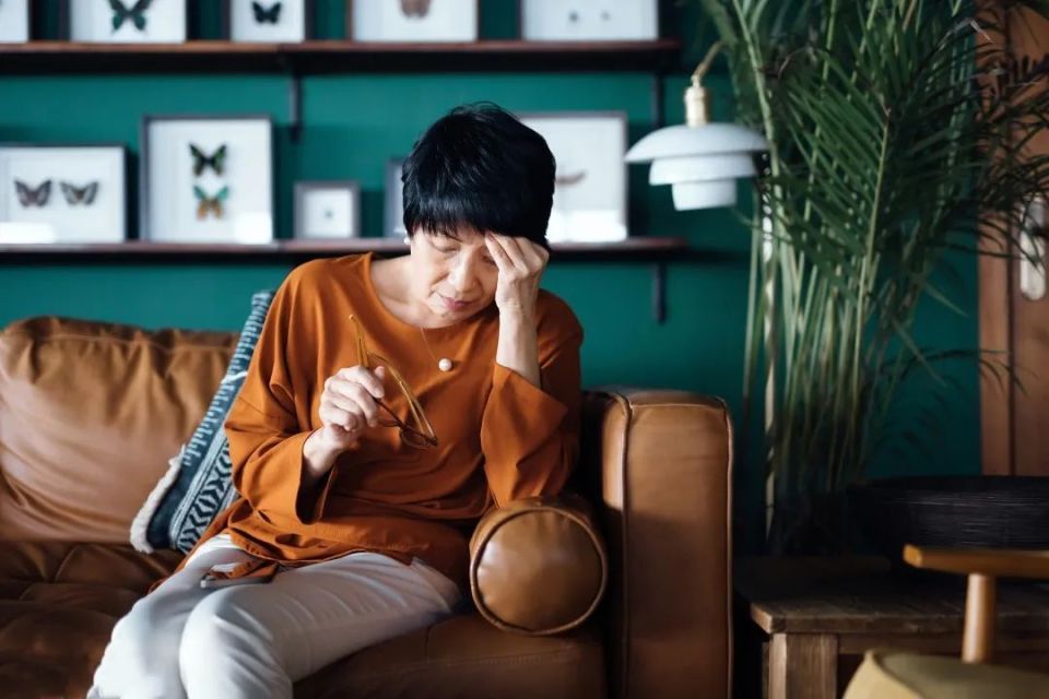 经常眼前一黑？不一定是低血糖！还可能是这6种疾病在向你靠近_腾讯新闻