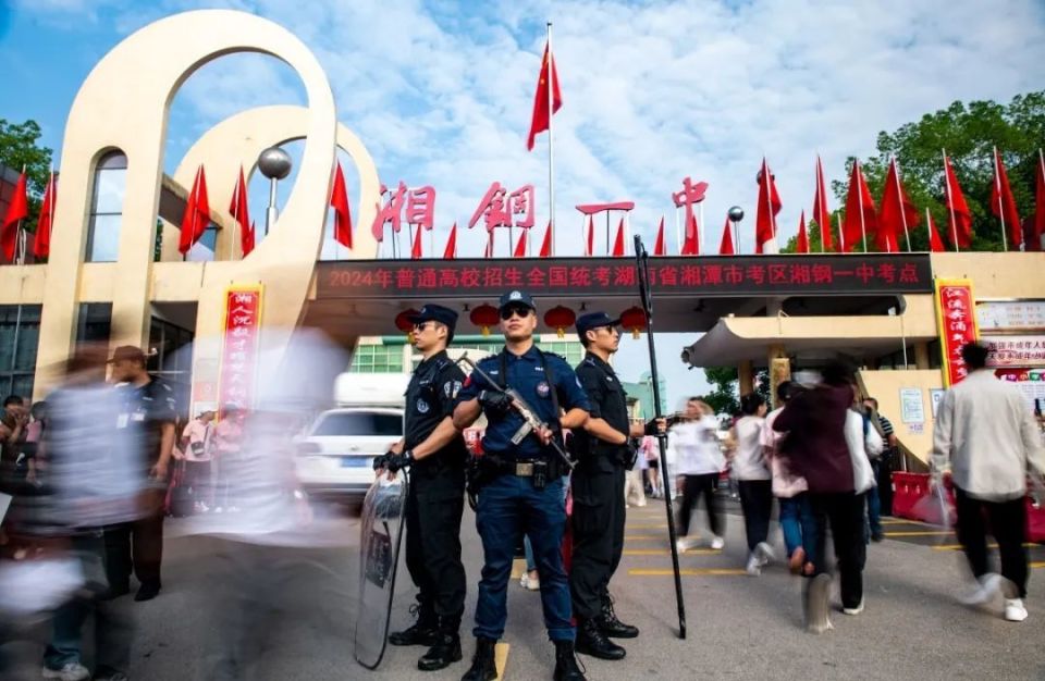 【护航高考】高考首日,湖南公安助梦起航!