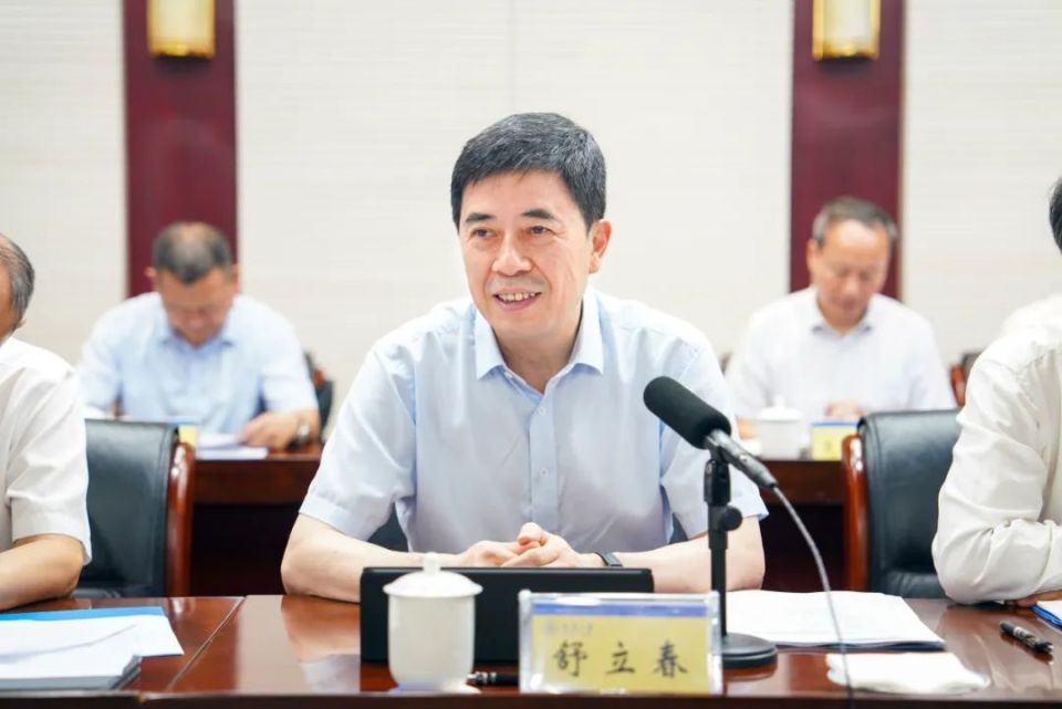 舒立春首先代表重庆大学对与会专家表示热烈欢迎,并介绍了学校发展