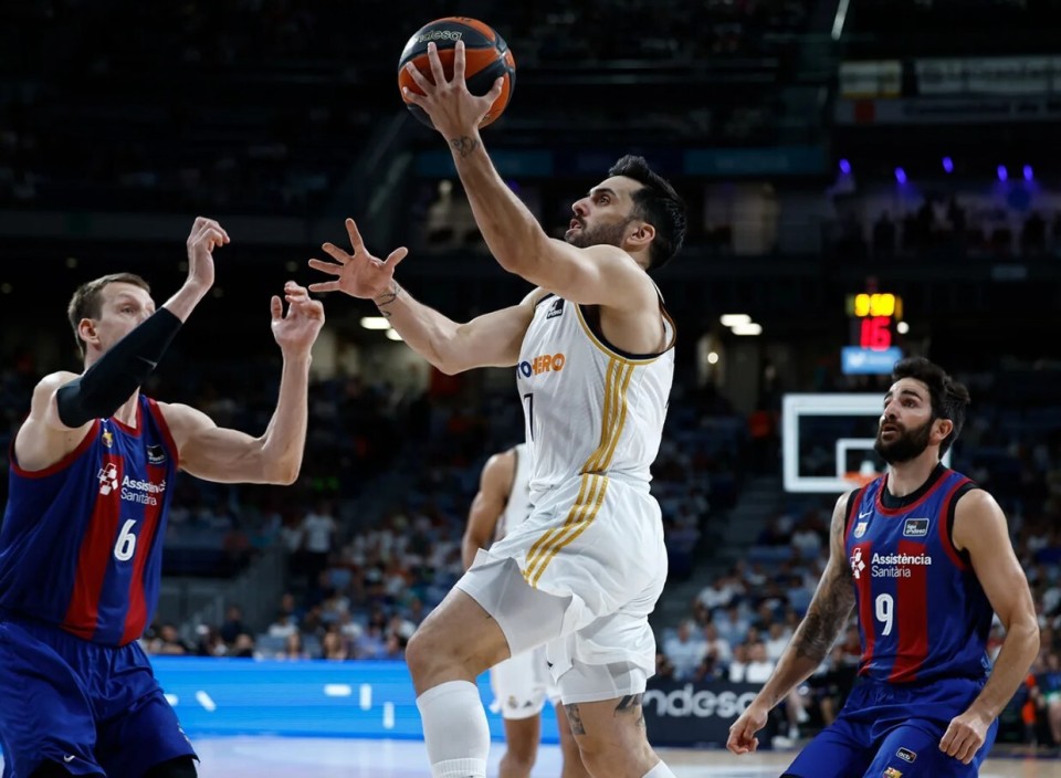 西篮甲半决赛g1:皇马男篮97-78巴萨先下一城,坎帕佐20 10