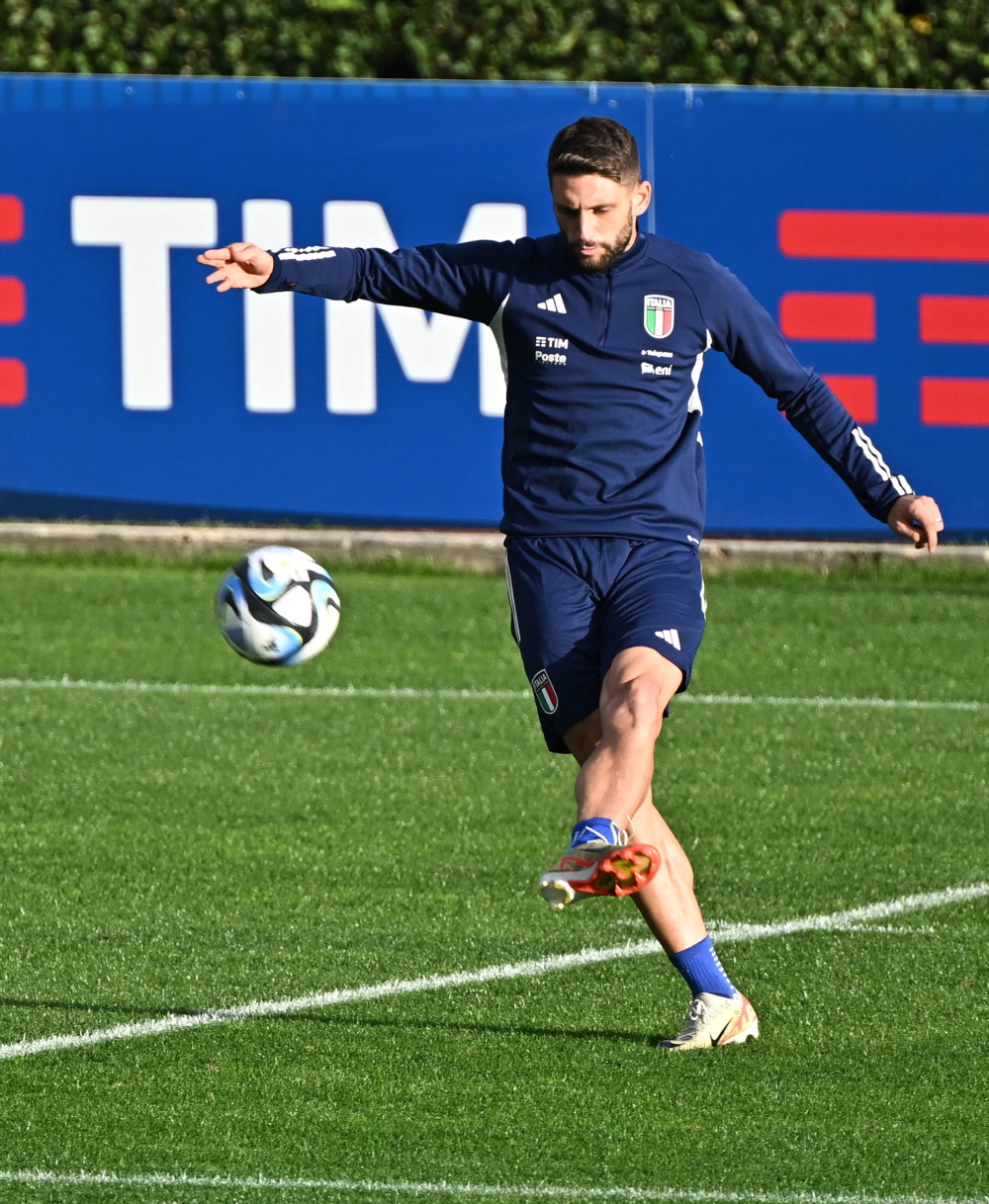 足球——欧锦赛预选赛:意大利队赛前备战