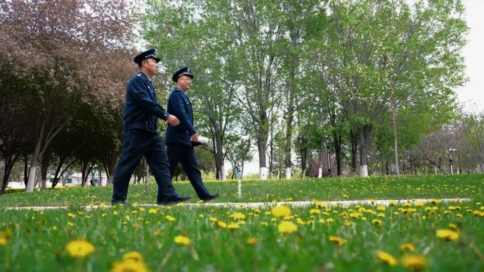 从保安到全国劳模 马福江的向上人生_腾讯新闻