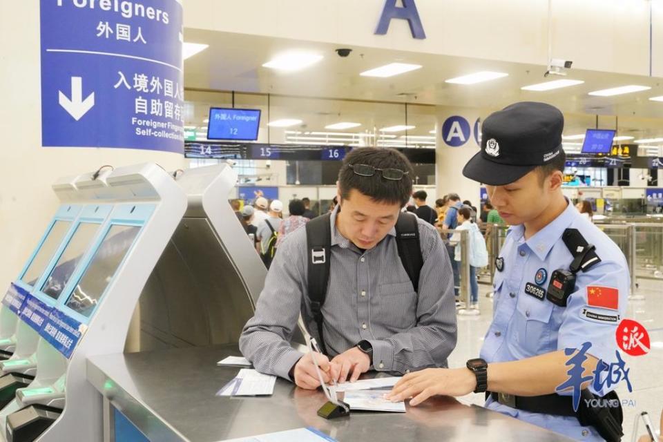 深圳皇岗边检站:多举措保障文博会参展外国客商便捷通关