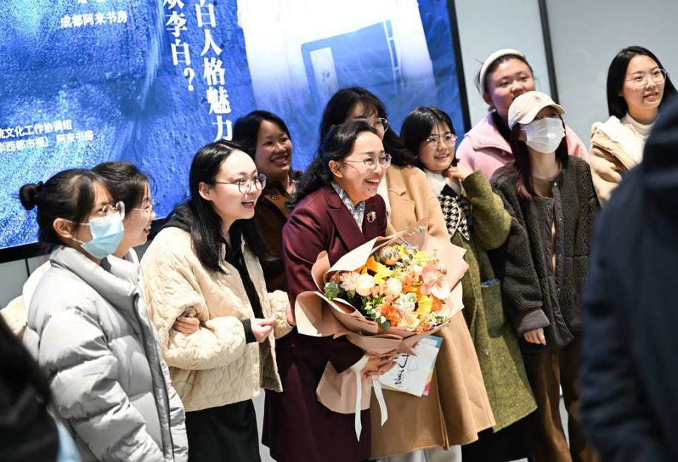王红霞对话传习志愿者：在生命长河里的某一瞬，总能与李白相遇_腾讯新闻