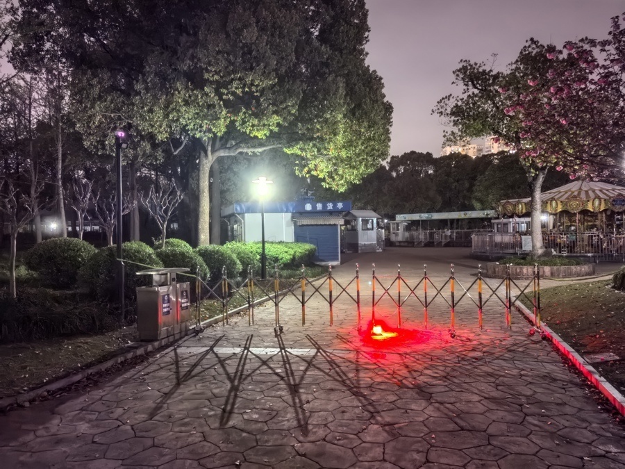 半夜有人唱歌,凌晨4点吹响萨克斯!