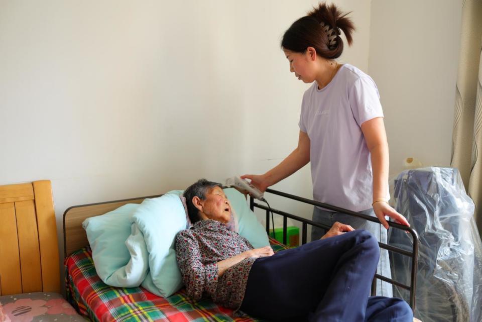 折叠电动床有哪些2025养老大调研｜从折叠凳到电动床，适老化改造背后藏着哪些人文考量？_https://www.jmylbn.com_新闻资讯_第4张