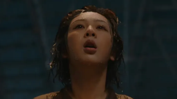 比如在电视剧《女心理师》中,主角贺顿因为小时候与弟弟共同落水,自己