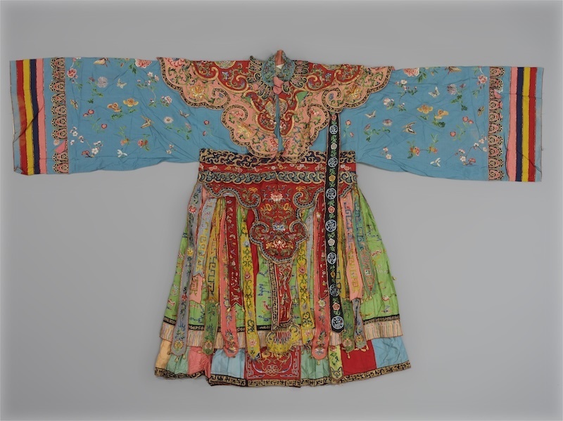 "国采与宫色":清宫旧藏织绣服饰将展北京