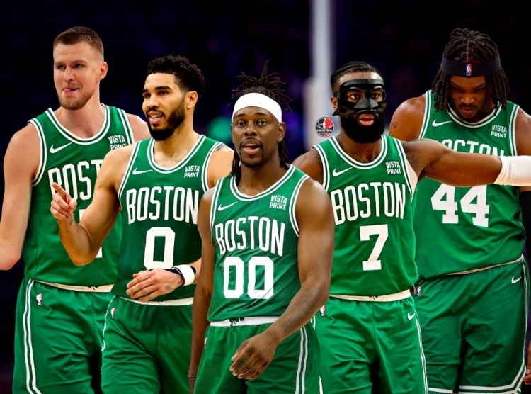 美媒nbacentral随后晒出了凯尔特人的潜在首发阵容:塔图姆,杰伦-布朗