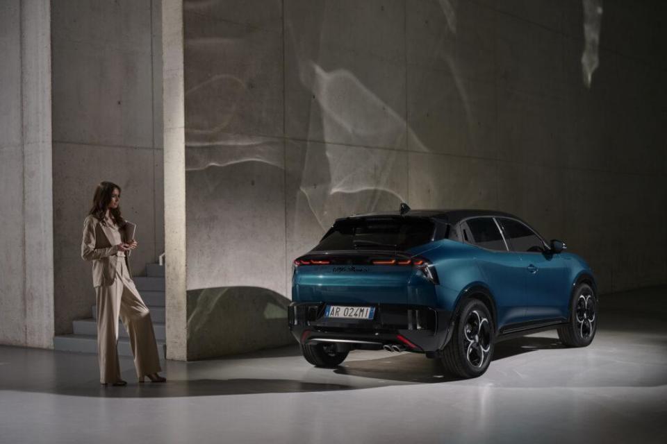 老牌燃油车品牌的电动新生,阿尔法·罗密欧milano正式首发_腾讯新闻