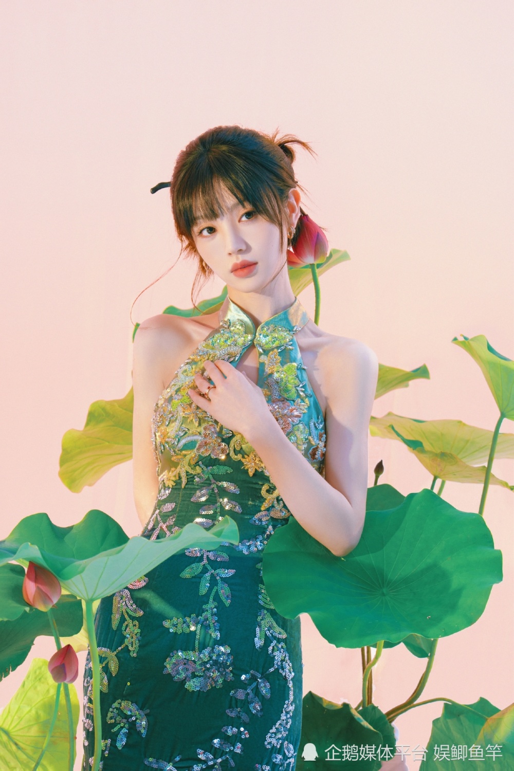 时尚女神田曦薇,晒出端午福利,12张旗袍照美得令人窒息!