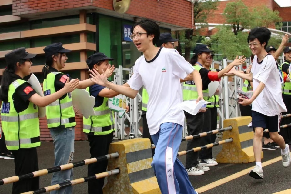 圆满实现顺畅高考,平安高考,暖心高考!东莞市2024年普通高考顺利结束