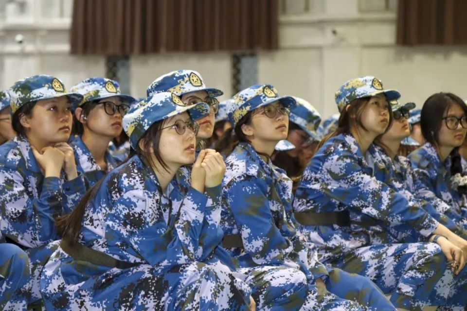 "进度条"过半!北林大学子军训风采加载中!_腾讯新闻