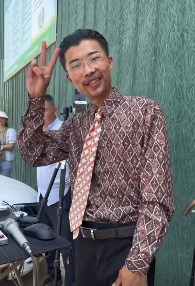 郭有才带火废弃15年的菏泽南站,上万网红涌入打卡,广场迅速翻新!